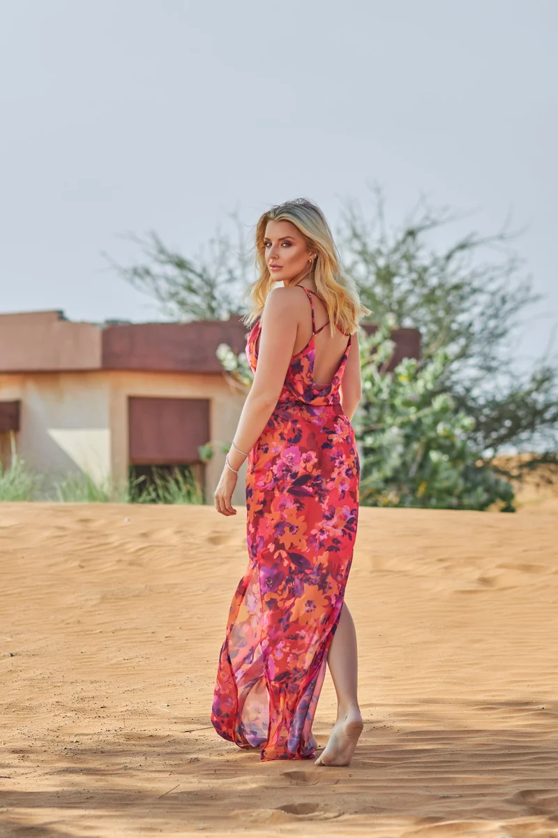 سكوربيورايزينغ فستان ماكسي شفاف بنقوش الزهور